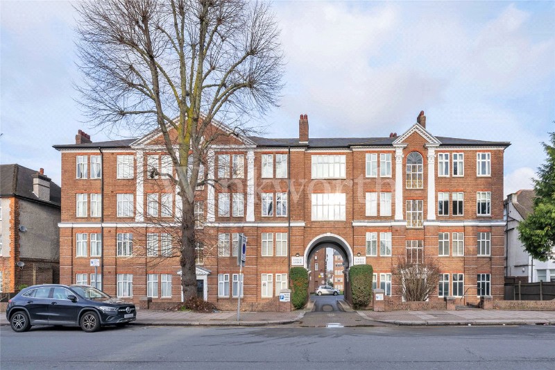 Golders Green Road, London, NW11