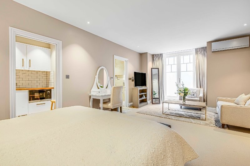 Castelnau, Barnes, London, SW13