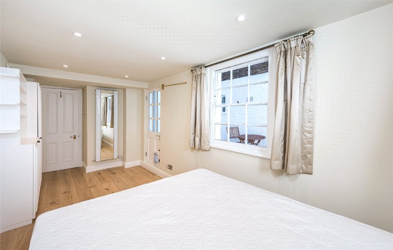 Charlwood Place, London, SW1V