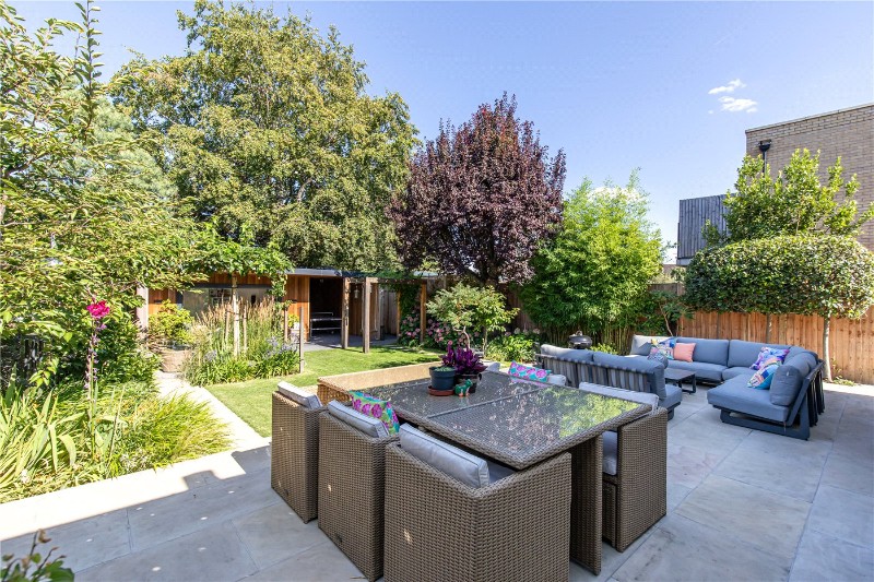 Gunnersbury Avenue, London, W5
