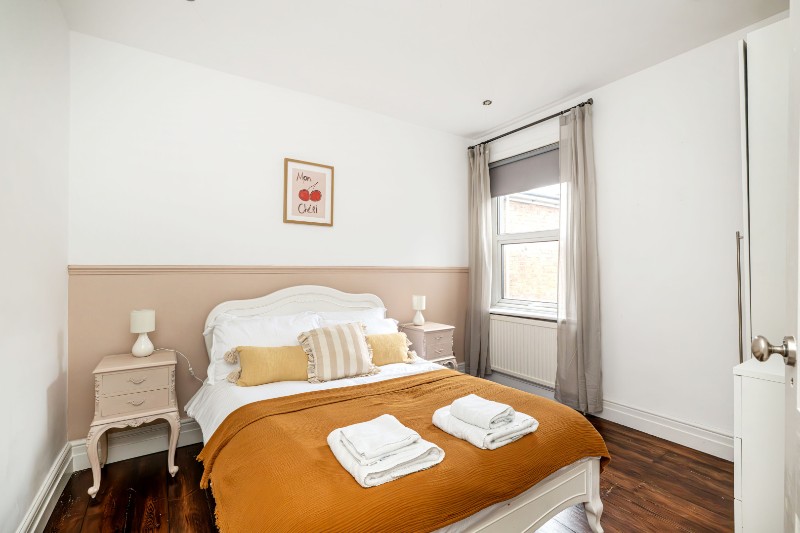 Holberton Gardens, London, NW10