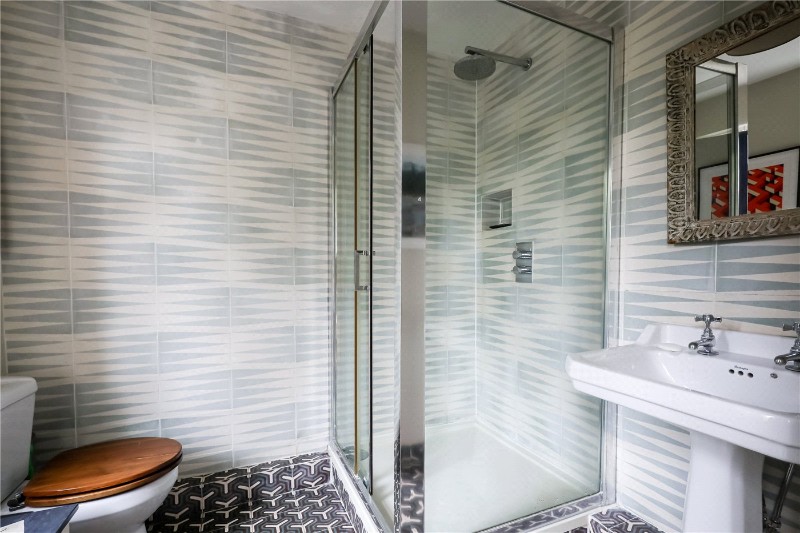 Avenue Crescent, London, W3