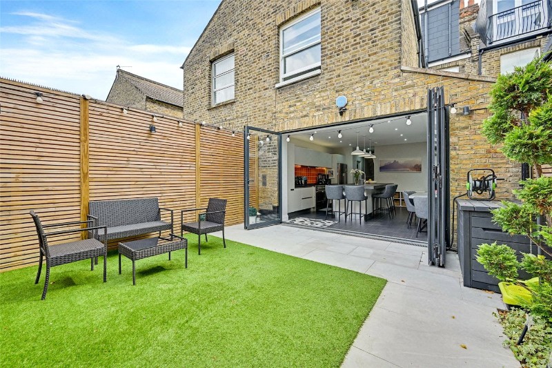 Mortimer Road, London, NW10