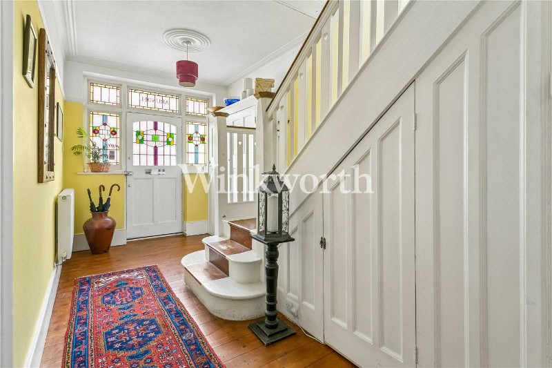 Broomfield Avenue, London, N13