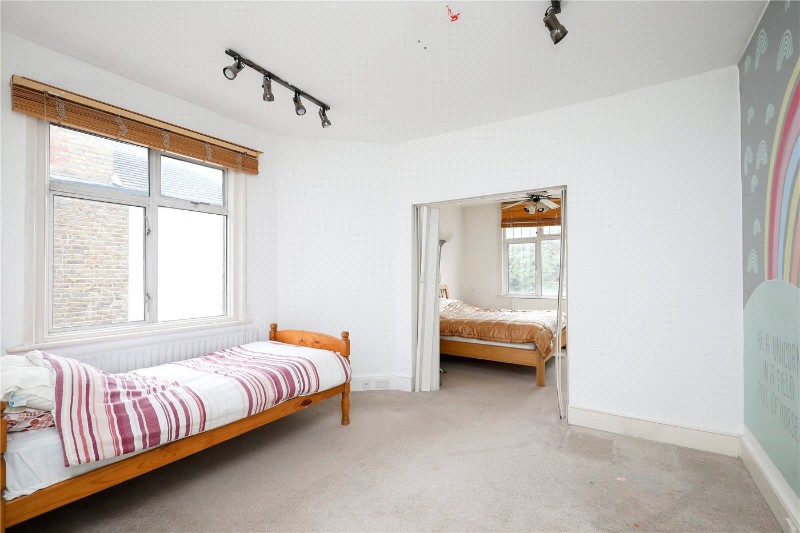 Gunnersbury Avenue, London, W5