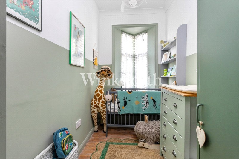 New River Crescent, London, N13