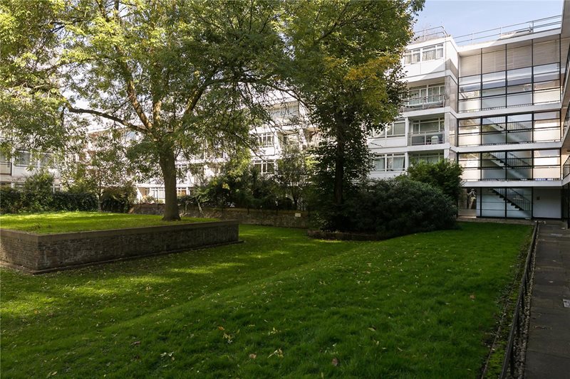 Churchill Gardens, London, SW1V