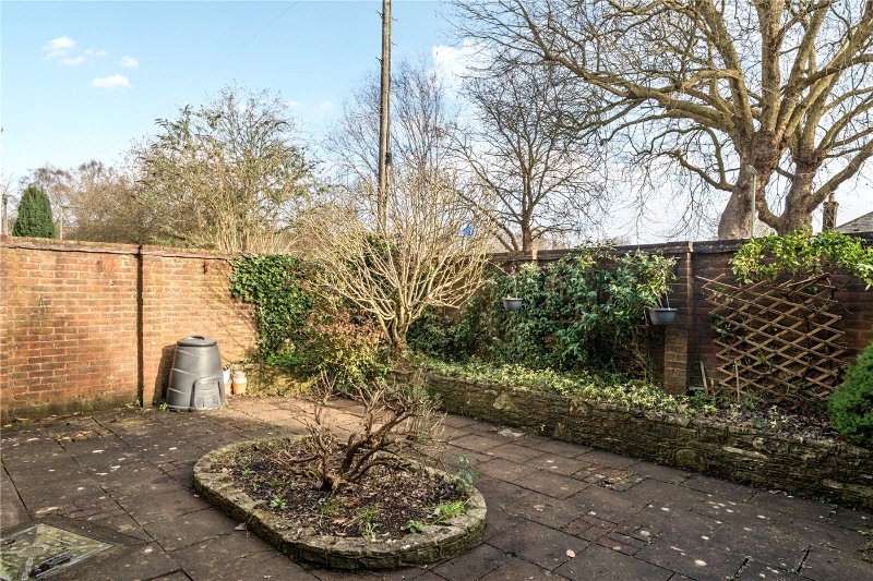 West Mead, The Hart, Farnham, Surrey, GU9
