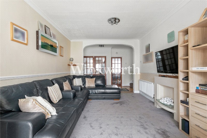 Empire Avenue, London, N18