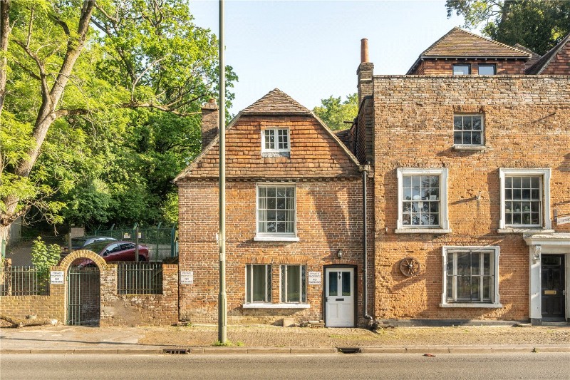 Guildford Road, Farnham, Surrey, GU9