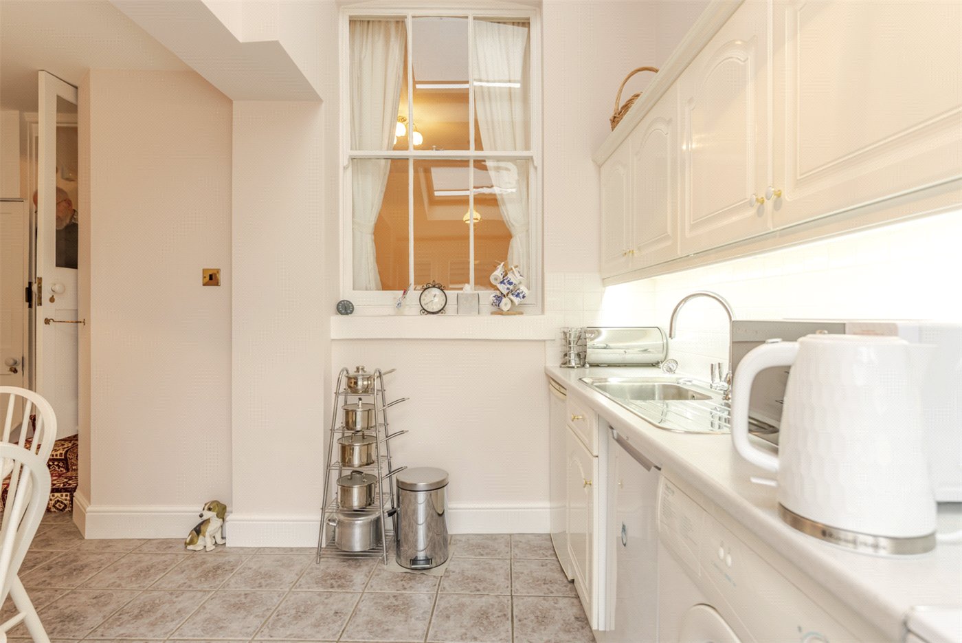 Kirtchen To Dining R