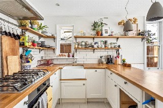 Holmewood Gardens, London, SW2
