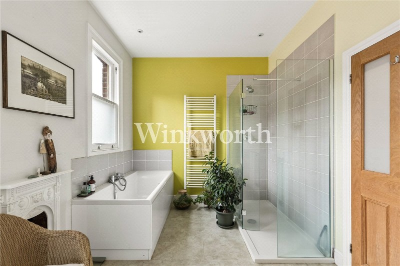 Lakeside Road, London, N13