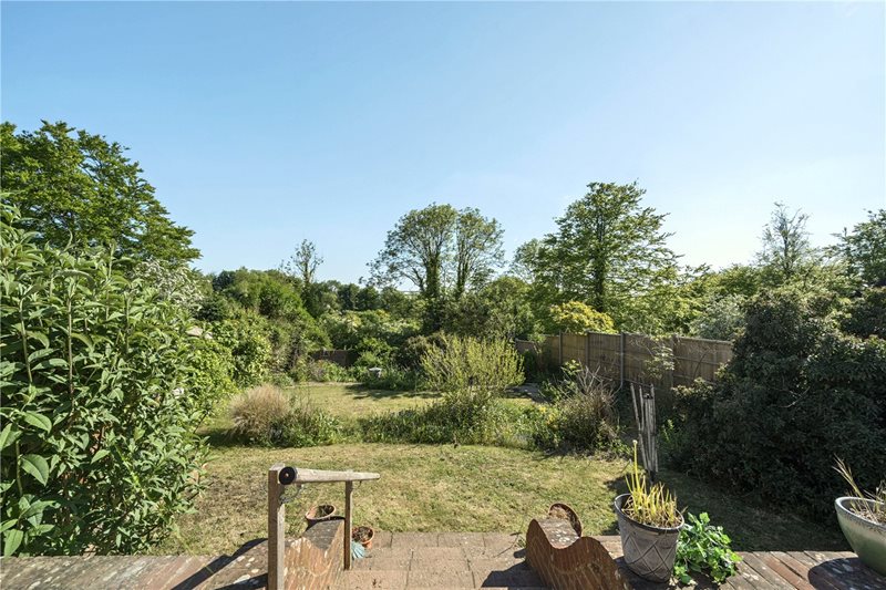 Larkfield Road, Farnham, Surrey, GU9
