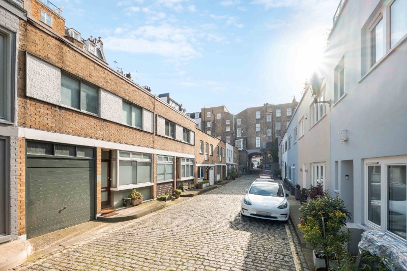 Gloucester Mews West, Bayswater, W2