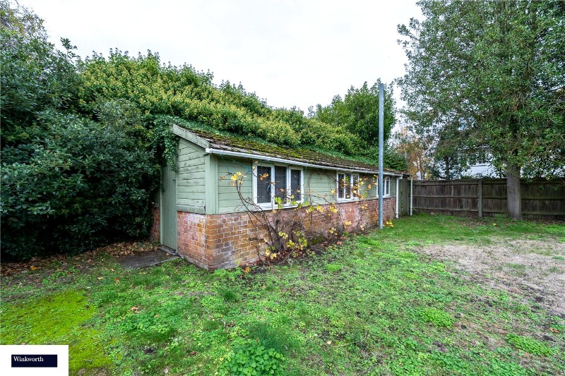 Oatlands Chase, Weybridge, Surrey, KT13