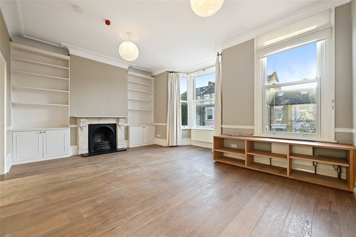 Warbeck Road, London, W12