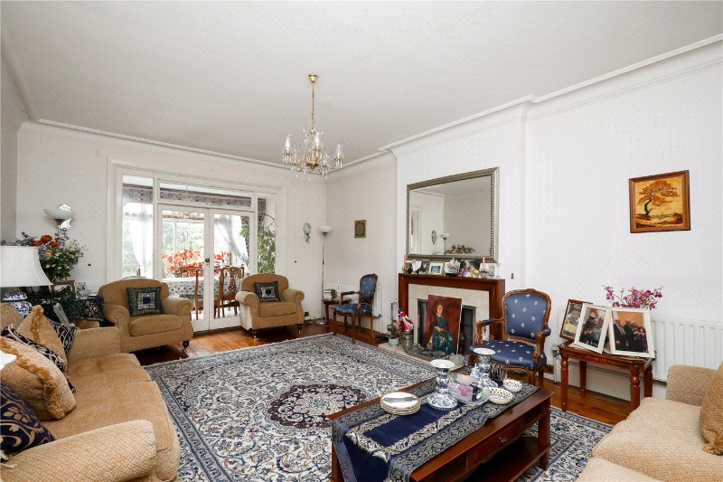 Gunnersbury Avenue, London, W5