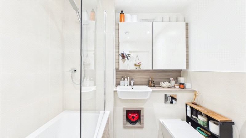 Bollo Bridge Road, London, W3