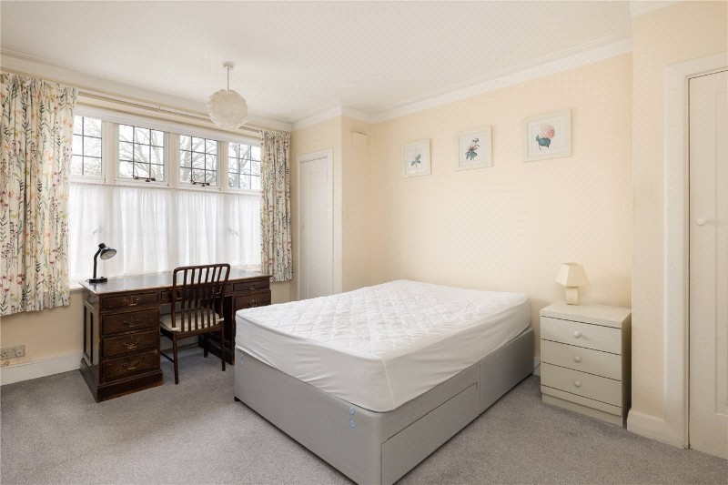 Portsmouth Road, London, SW15