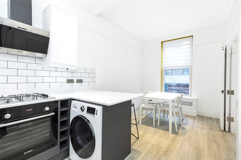 Chenies Mews, London, WC1E