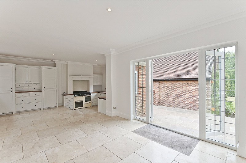 Oatlands Chase, Weybridge, Surrey, KT13