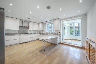 Queens Road, London, NW4