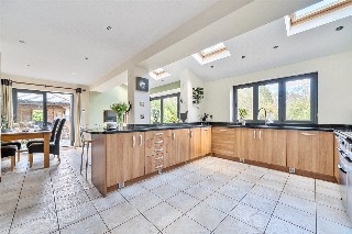 Farnham Road, Sleaford, Hampshire, GU35