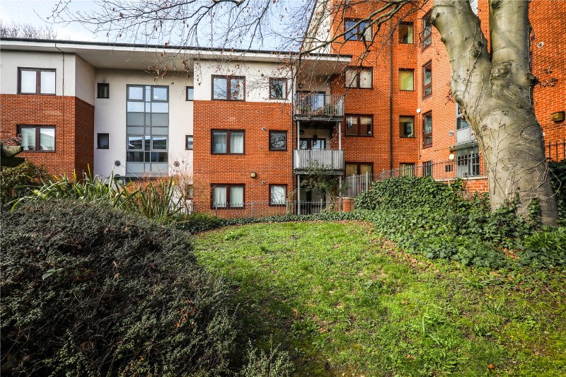 Gunnersbury Lane, London, W3