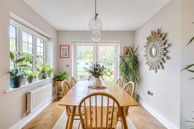 Nettlecombe Close, Farnham, Surrey, GU9