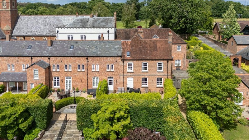 Wimborne Road West, Stapehill, Wimborne, Dorset, BH21