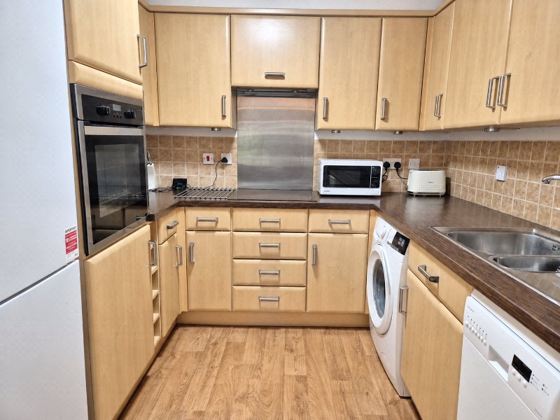 Hertswood Court, Hillside Gardens, High Barnet, EN5