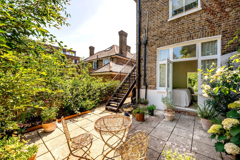 Brewster Gardens, London, W10