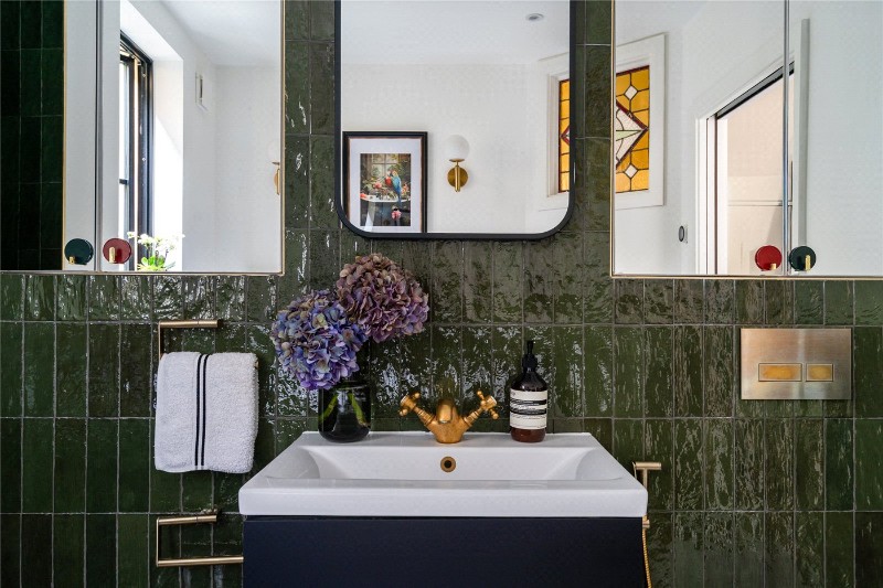 Holmewood Gardens, London, SW2