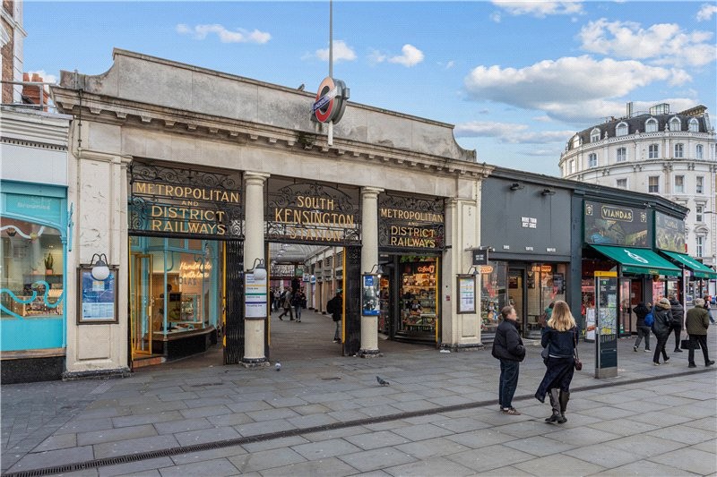 Queen's Gate, London, SW7
