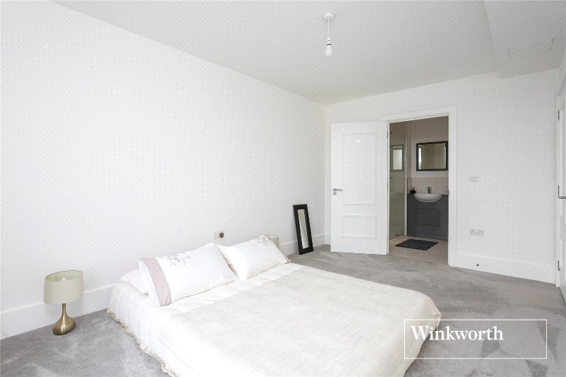 Chaplin Drive, Trent Park, Cockfosters, EN4