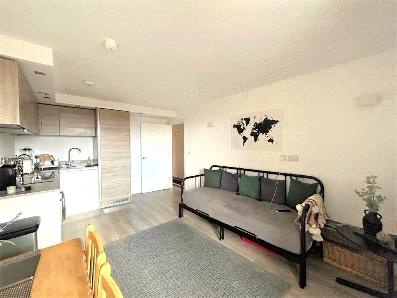 Station Road, Edgware, HA8