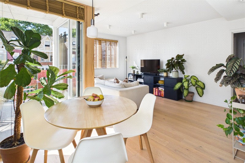 Knollys Road, London, SW16