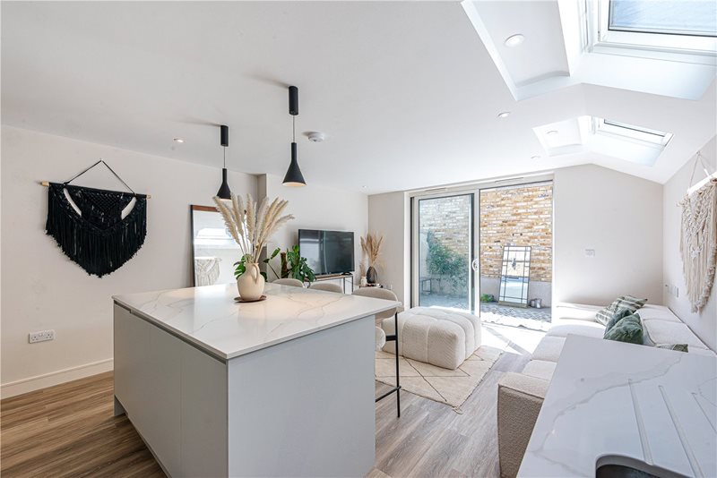 Purves Road, London, NW10