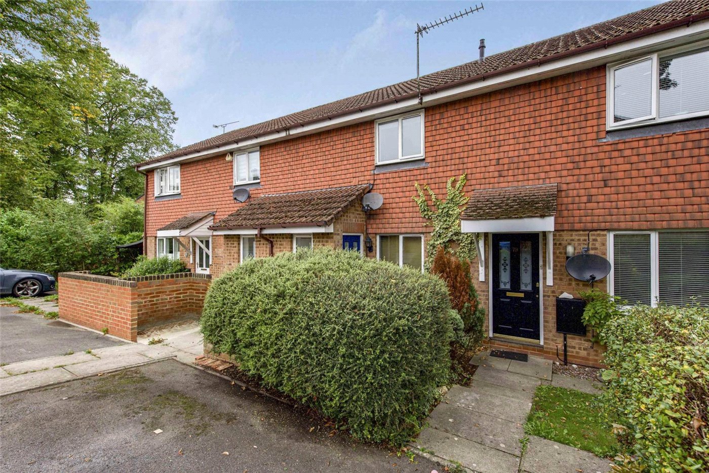 2 bedroom property for sale in Bardsley Drive, Farnham, Surrey, GU9