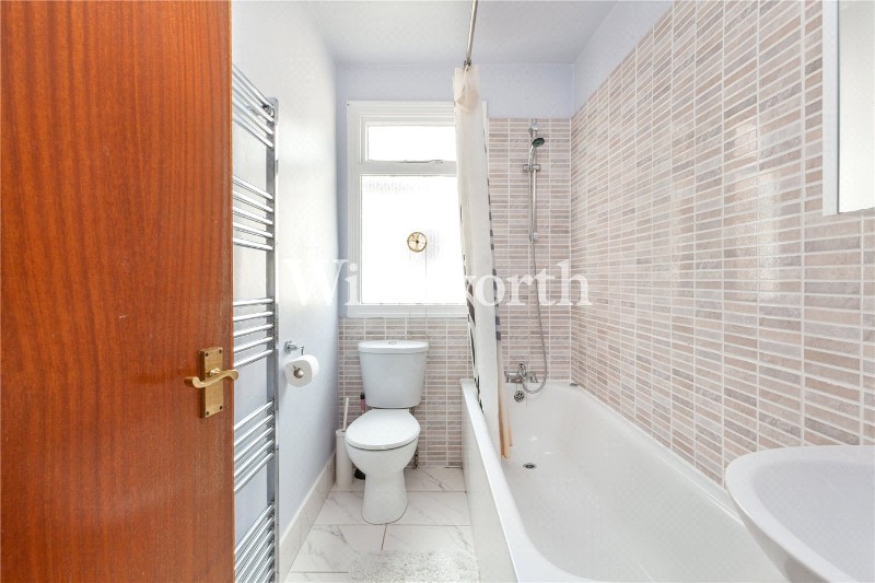 Lausanne Road, London, Flat 2., N8
