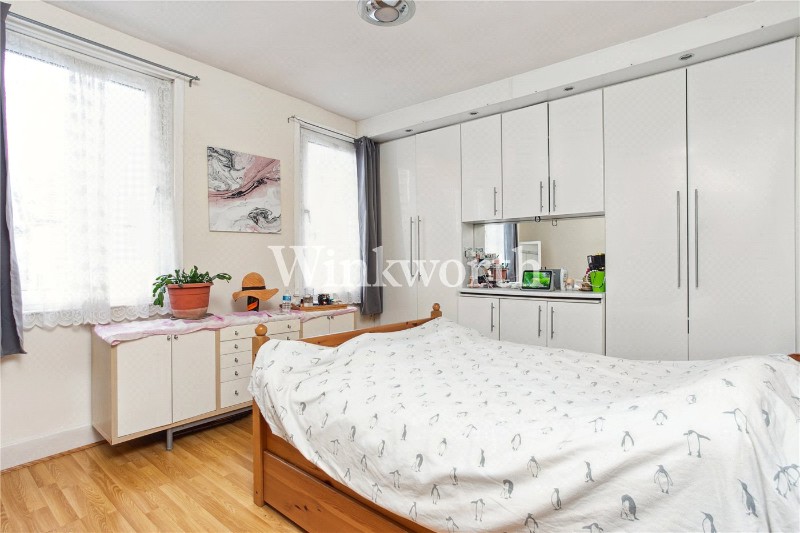 Station Crescent, London, N15
