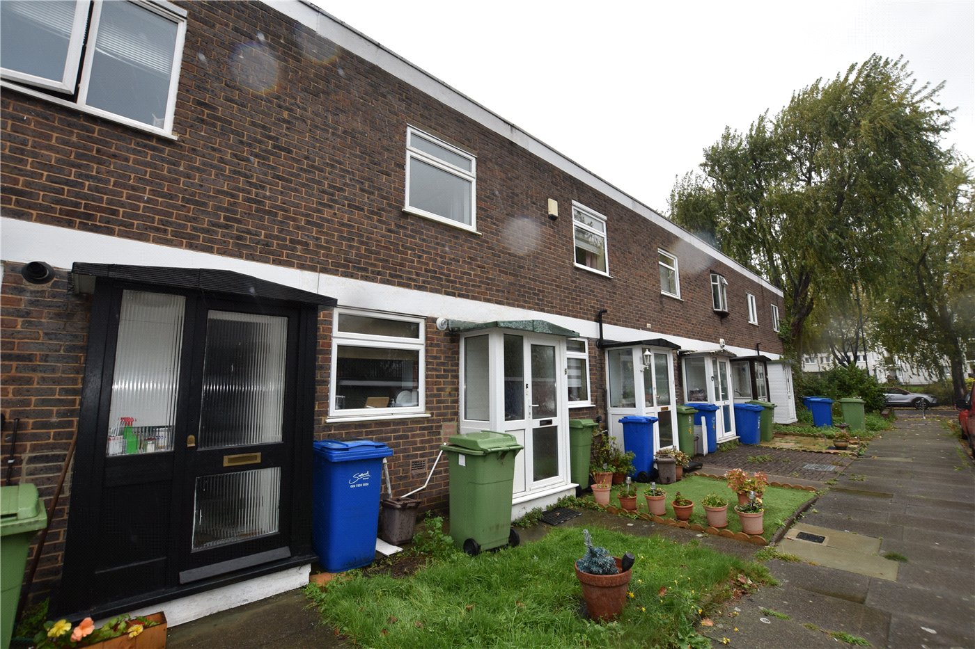 Waterside Close, London, SE16