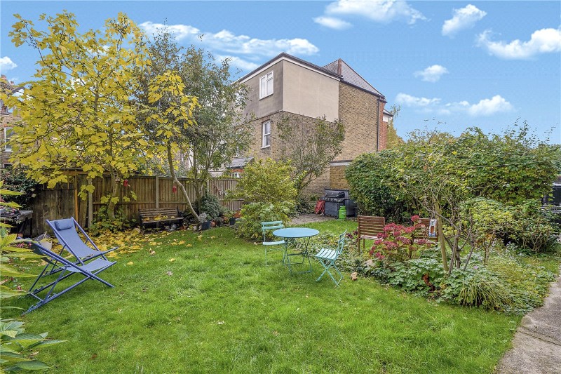 Ferme Park Mansions, Ferme Park Road, N8