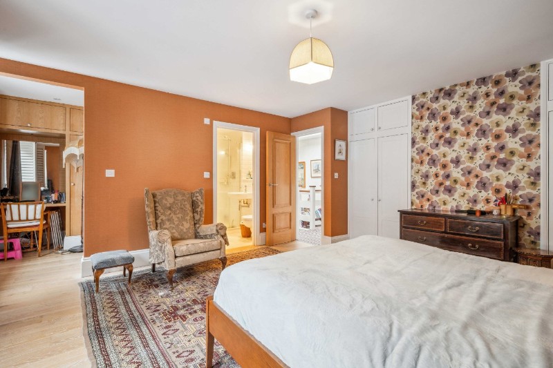 Gloucester Mews West, Bayswater, W2