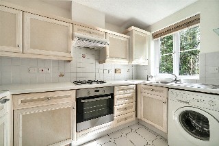 Whitlet Close, Farnham, Surrey, GU9