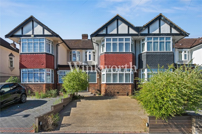 Empire Avenue, London, N18