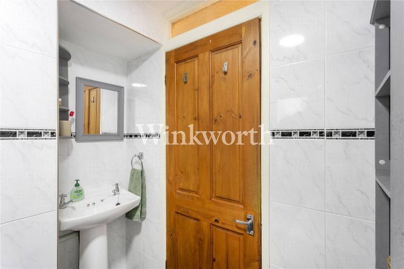 High Road, London, N22