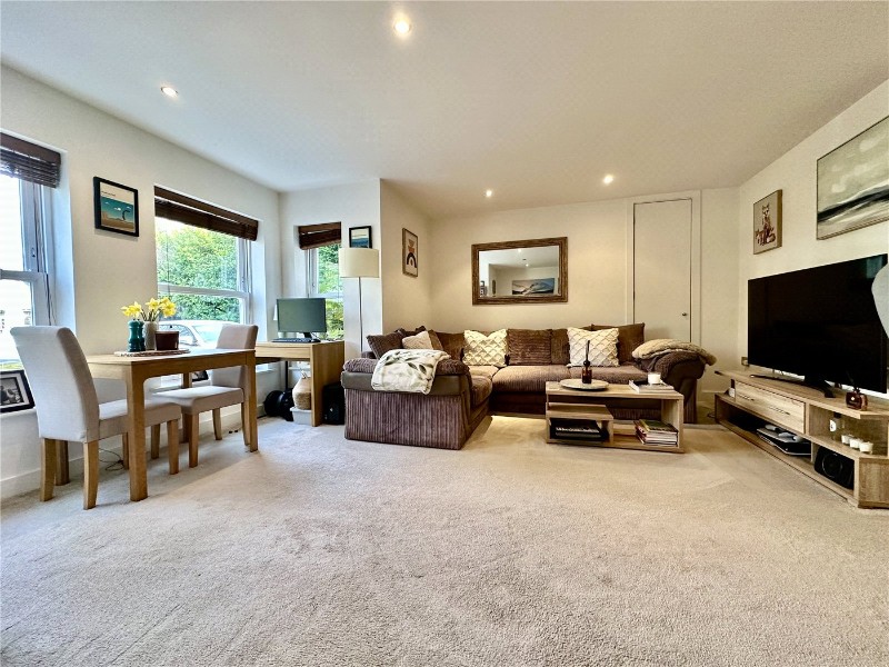 Le Petit Manoir, 70 Lansdowne Road, Bournemouth, Dorset, BH1