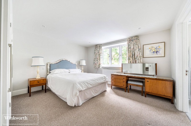 Dorchester Road, Hook, Hampshire, RG27
